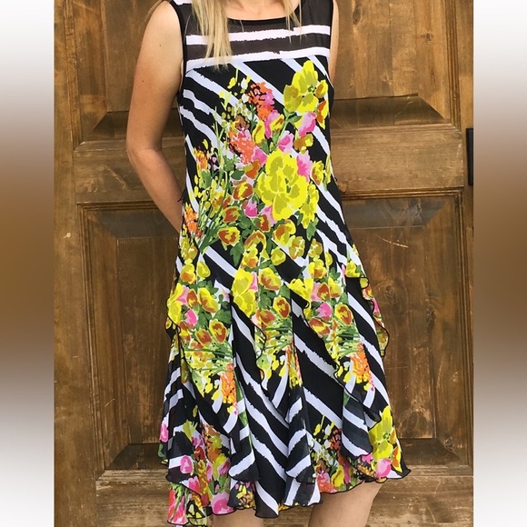 Chiffon Spring/summer Dress size 6 Petite 🌼 - Picture 2 of 3